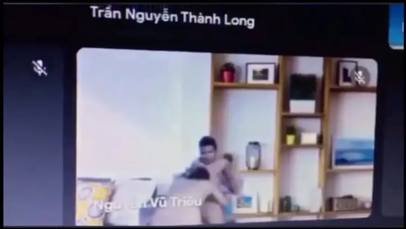 Học online quên không tắt camera lộ cảnh cô bạn gái đang bú mút