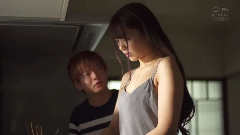 Chồng mới cưới của chị gái quan hệ cô em người vợ đang buồn bã vì thất tình