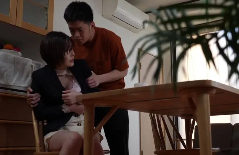 Trở về sau khi bị cưỡng bức thì tiếp tục bị bố và em gã chồng chơi