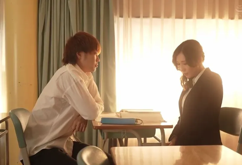 Cậu học trò tống tình cô giáo khi biết cô lén lút với đồng nghiệp